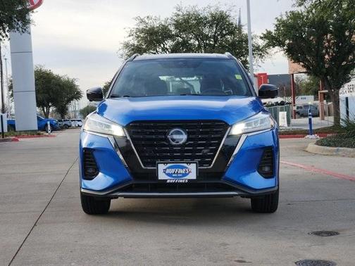 2022 Nissan Kicks SR