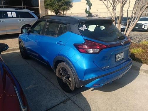 2022 Nissan Kicks SR