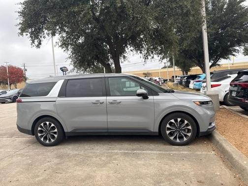 2024 Kia Carnival EX