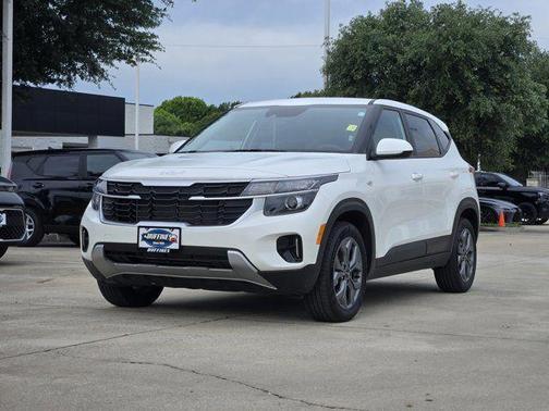 Snow White Pearl 2026 Kia Seltos LX