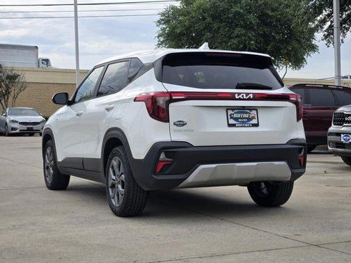 Snow White Pearl 2026 Kia Seltos LX