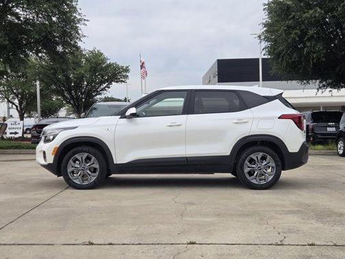 Snow White Pearl 2026 Kia Seltos LX