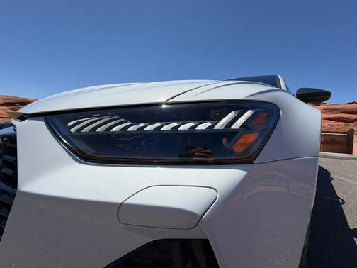White 2021 Audi RS 6 Avant 4.0T