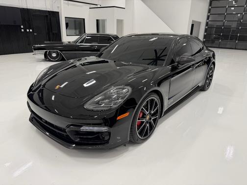 2019 Porsche Panamera Panamera GTS