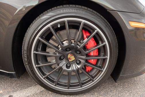 2016 Porsche Panamera GTS