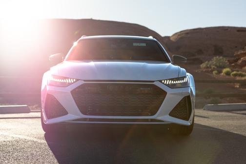 White 2022 Audi RS 6 Avant 4.0T