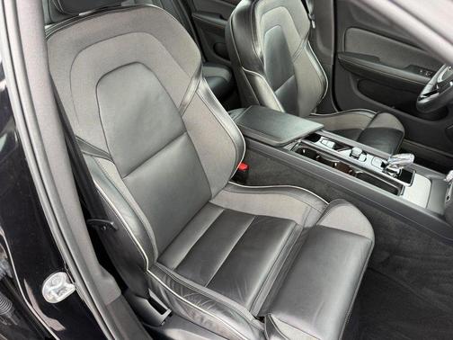 2024 Volvo S60 B5 Plus Black Edition