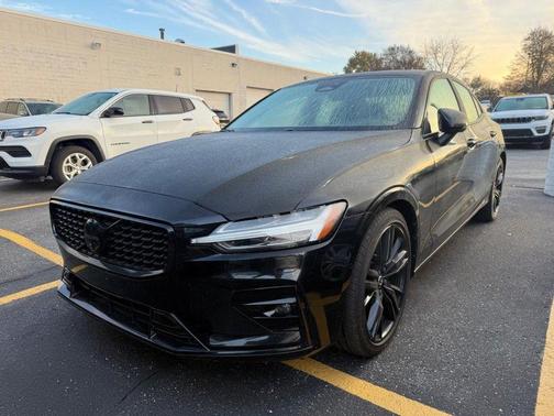 2024 Volvo S60 B5 Plus Black Edition