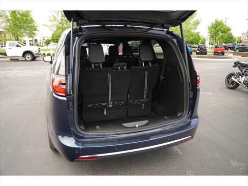 2025 Chrysler Pacifica L