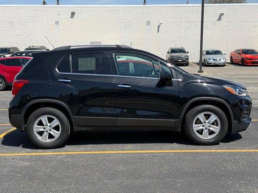 Mosaic Black Metallic 2020 Chevrolet Trax LT