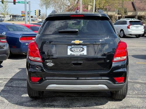 Mosaic Black Metallic 2020 Chevrolet Trax LT
