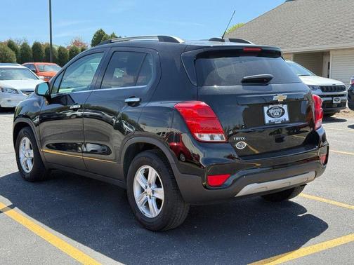 Mosaic Black Metallic 2020 Chevrolet Trax LT