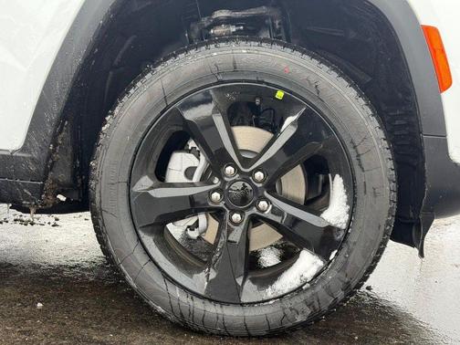 Bright White Clearcoat 2025 Jeep Grand Cherokee Limited