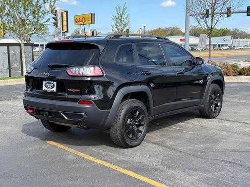 Diamond Black Crystal Pearlcoat 2019 Jeep Cherokee Trailhawk Elite