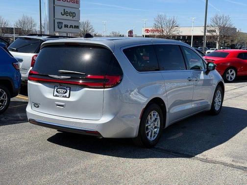 Silver Mist Clearcoat 2026 Chrysler Pacifica L