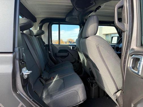 2026 Jeep Gladiator Sport