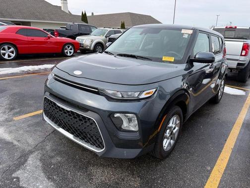 Gravity Gray 2022 Kia Soul LX