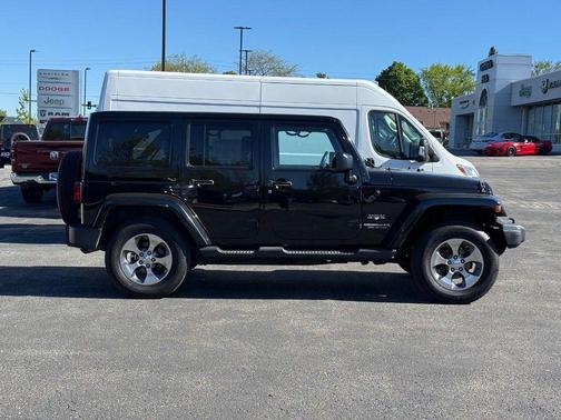 Black Clearcoat 2016 Jeep Wrangler Unlimited Sahara