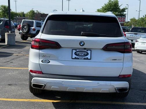 Mineral White Metallic 2021 BMW X5 xDrive40i