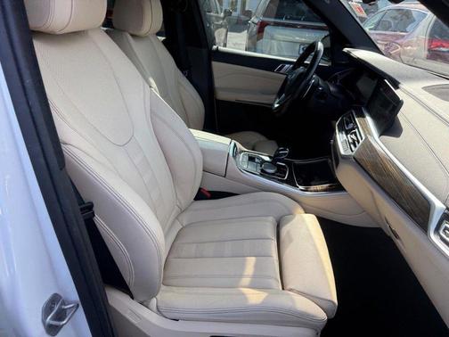 Mineral White Metallic 2021 BMW X5 xDrive40i