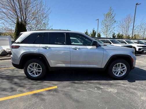 Silver Zynith 2026 Jeep Grand Cherokee Altitude