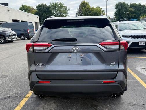 2020 Toyota RAV4 LE