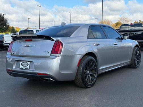 2018 Chrysler 300 S