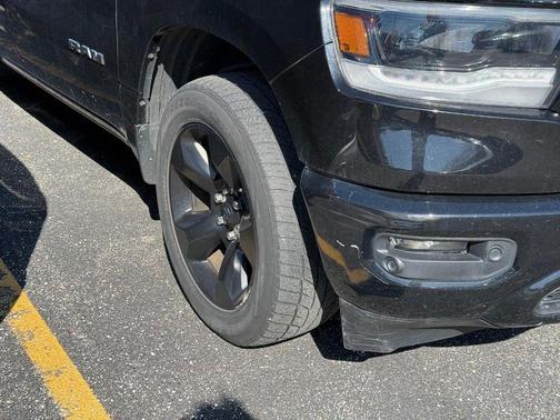 Diamond Black Crystal Pearlcoat 2019 RAM 1500 Big Horn