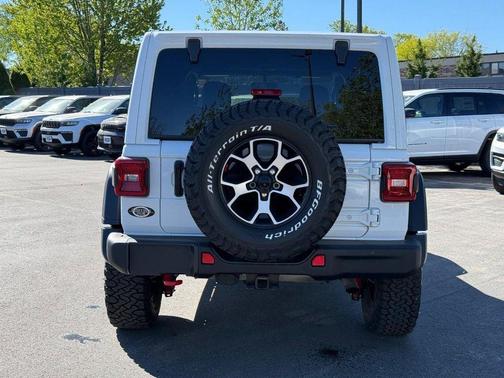 Bright White Clearcoat 2023 Jeep Wrangler Rubicon