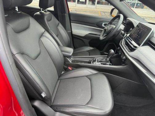 Red Hot Pearlcoat 2025 Jeep Compass Latitude