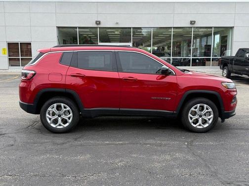 Red Hot Pearlcoat 2025 Jeep Compass Latitude
