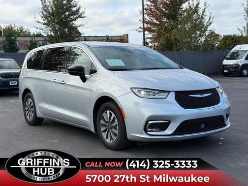 2024 Chrysler Pacifica Hybrid Select