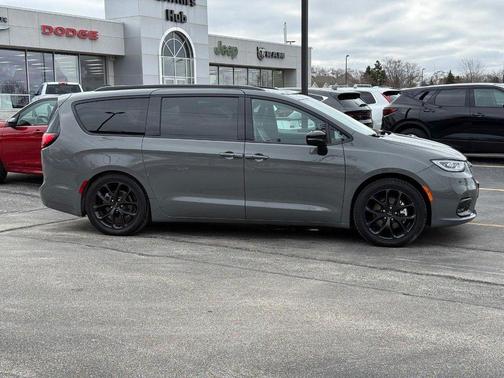 Ceramic Gray Clearcoat 2025 Chrysler Pacifica Limited