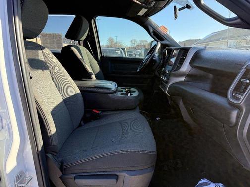 2024 RAM 2500 Tradesman Crew Cab 4x4 6'4' Box