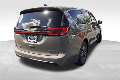 2025 Chrysler Pacifica Hybrid Select