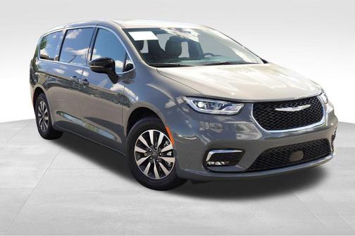 2025 Chrysler Pacifica Hybrid Select