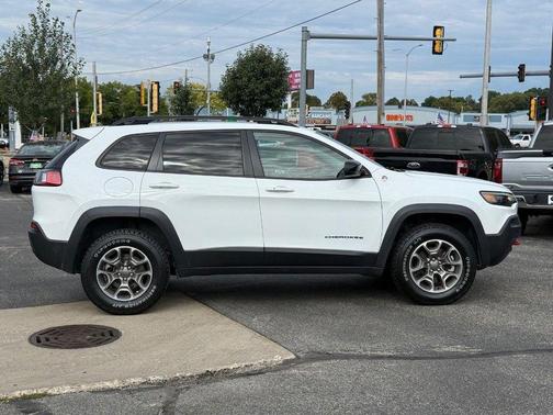 2022 Jeep Cherokee Trailhawk