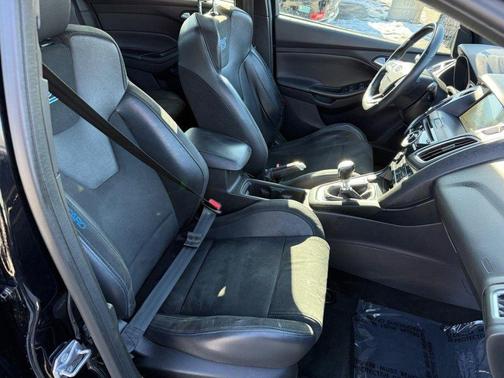 2017 Ford Focus RS Base