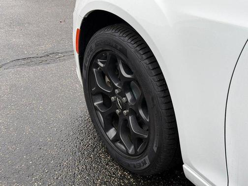 2022 Chrysler 300 Touring