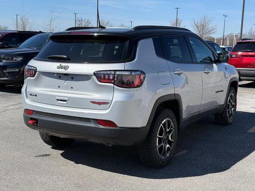 Silver Zynith Metallic Clearcoat 2026 Jeep Compass Trailhawk