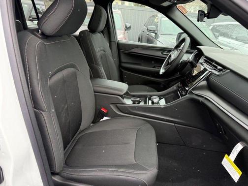 Bright White Clearcoat 2025 Jeep Grand Cherokee L Laredo