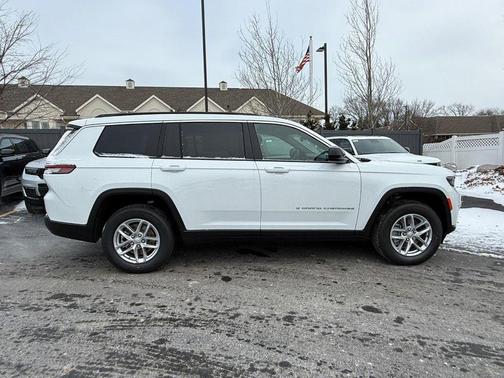 Bright White Clearcoat 2025 Jeep Grand Cherokee L Laredo