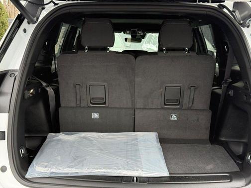 Bright White Clearcoat 2025 Jeep Grand Cherokee L Laredo