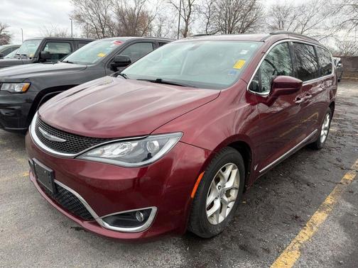 Velvet Red Pearlcoat 2017 Chrysler Pacifica Touring-L
