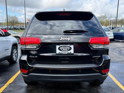 Diamond Black Crystal Pearlcoat 2019 Jeep Grand Cherokee Laredo
