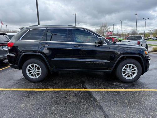 Diamond Black Crystal Pearlcoat 2019 Jeep Grand Cherokee Laredo