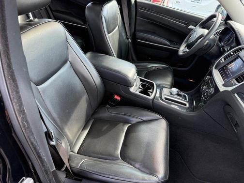 Gloss Black 2023 Chrysler 300 Touring
