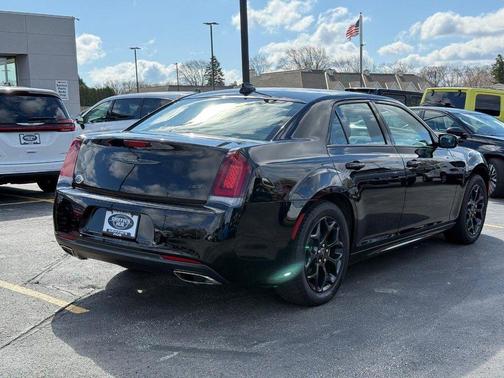 Gloss Black 2023 Chrysler 300 Touring