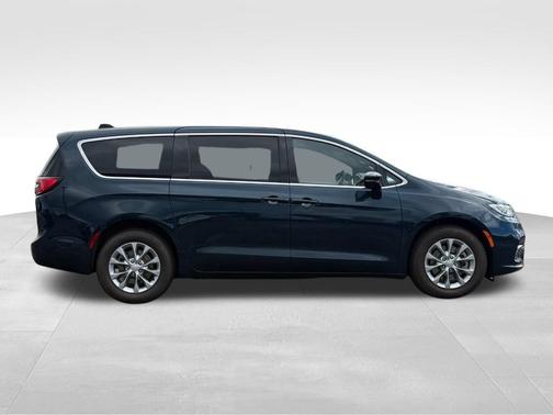 2025 Chrysler Pacifica L