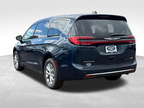 2025 Chrysler Pacifica L